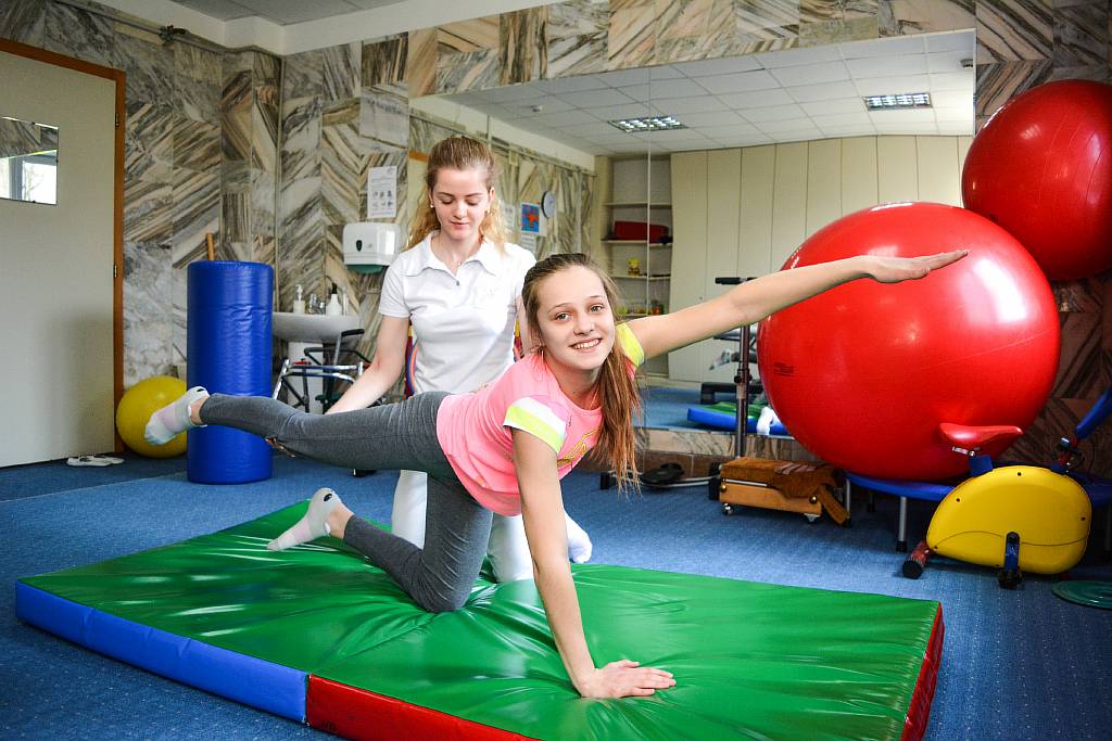 Patient and exercise instructor during the lesson